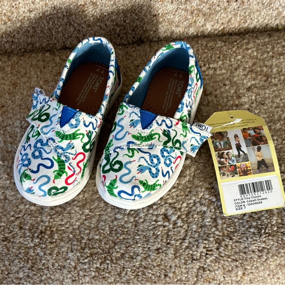 New Toms Toddler Shoes Size T7 - Easy Velcro slide on/off - Snake Print